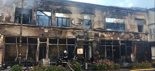 Creil : un ancien restaurant ravagé par les flammes ce matin