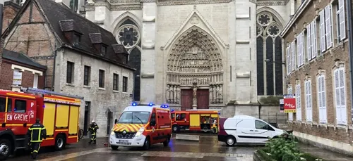 Spectaculaire intervention des secours au sein de la cathédrale...