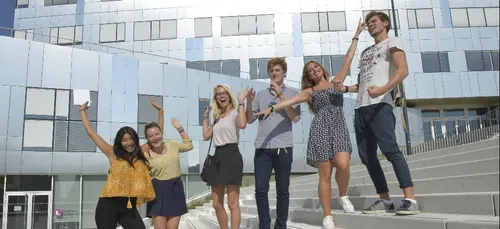 Roubaix offre des bourses à ses étudiants en échange d’un...