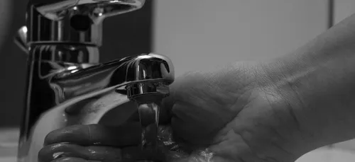 L'eau du robinet est de nouveau potable sans risque à...